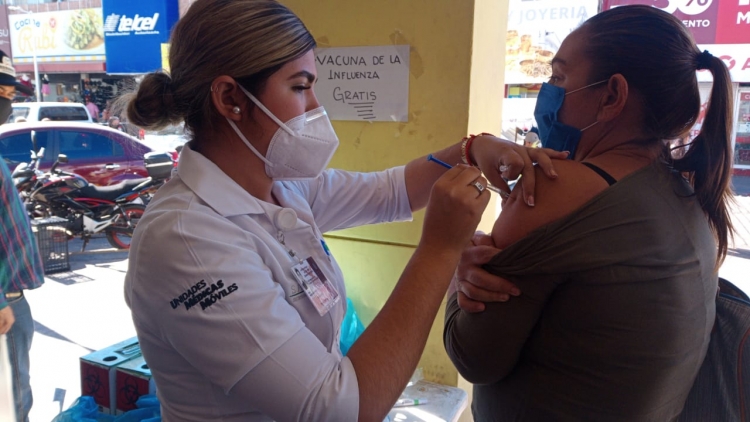 Aplican diario 350 vacunas de la influenza gratis en el Centro