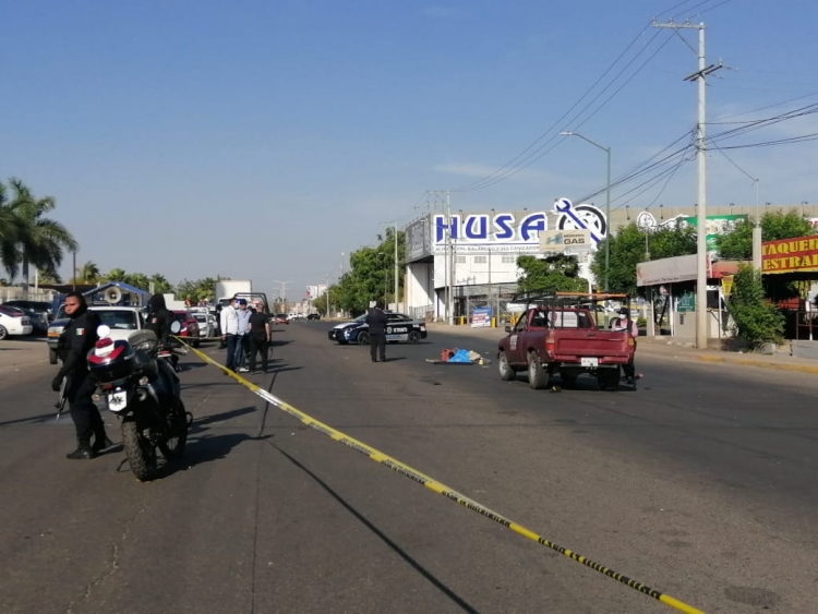 Adulto mayor muere embestido por camioneta sobre el bulevar Madero al oriente, en Culiacán
