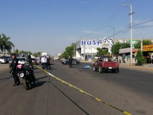 Adulto mayor muere embestido por camioneta sobre el bulevar Madero al oriente, en Culiac&aacute;n
