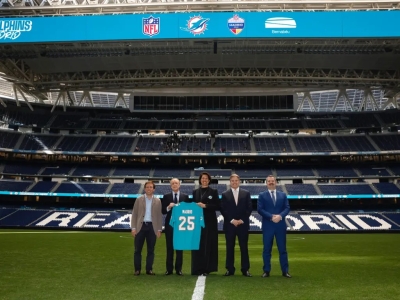 El estadio Santiago Bernab&eacute;u y Madrid albergar&aacute;n el primer juego de la NFL, anunci&oacute; Florentino P&eacute;rez