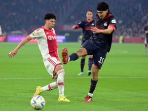 Erick Guti&eacute;rrez y PSV vencen al Ajax de Edson &Aacute;lvarez y Jorge S&aacute;nchez