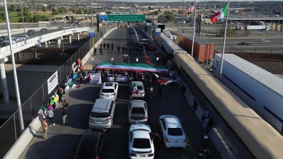 Protesta contra la reforma judicial llega a la frontera entre M&eacute;xico y Estados Unidos