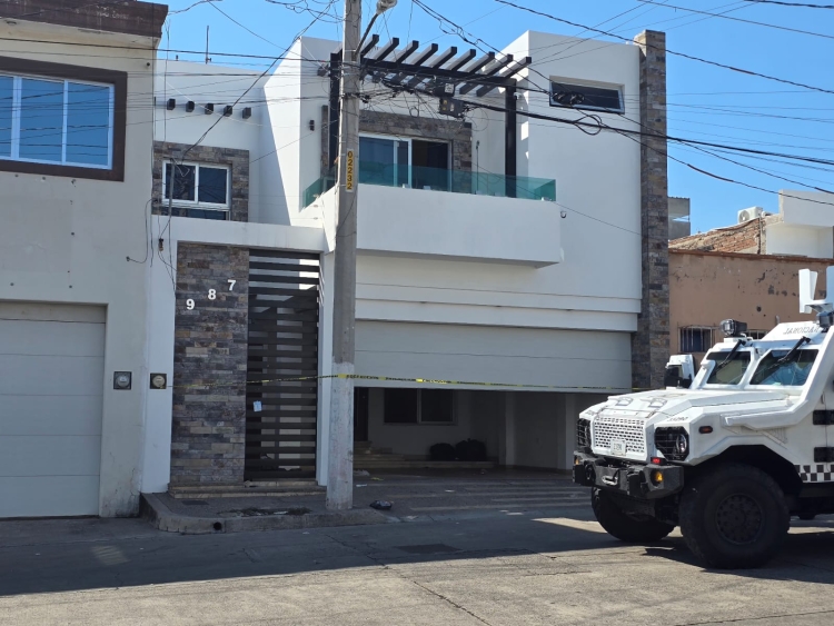 Presumen hallazgo de artefactos explosivos en vivienda asegurada en Los Pinos, Culiac&aacute;n