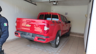 Hallan camioneta con reporte de robo en estacionamiento de Motel ubicado al norte de la capital
