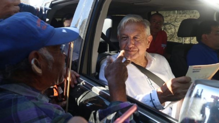 AMLO y Quirino inspeccionan progreso de la presa Santa Mar&iacute;a