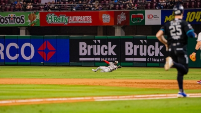 Tomateros barre a los Sultanes y llega a siete triunfos al hilo