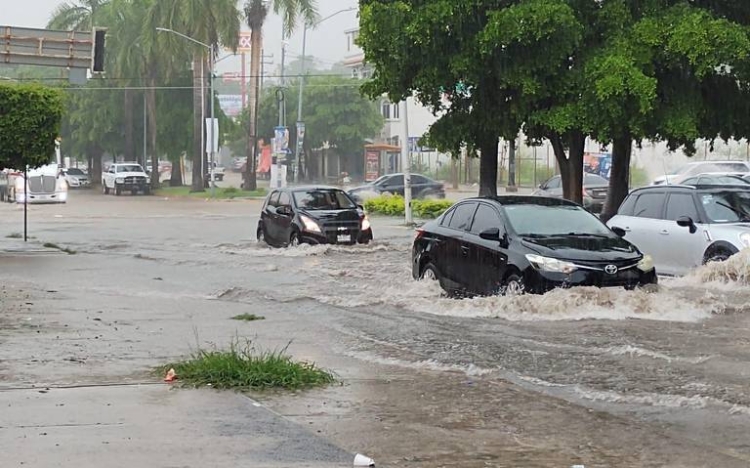 Labores de limpieza en arroyos de Culiacán son insuficientes para atender el problema de inundaciones, asegura especialista