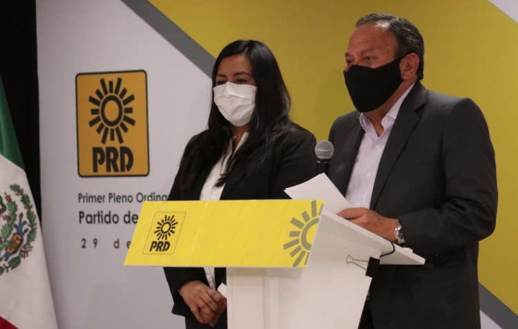 Jes&uacute;s Zambrano como presidente del partido y Adriana D&iacute;az como secretaria general 