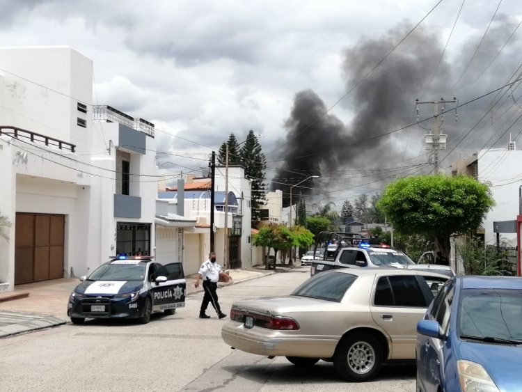 Persecuci&oacute;n y enfrentamiento entre polic&iacute;as y delincuentes en Villa Universidad, Culiac&aacute;n
