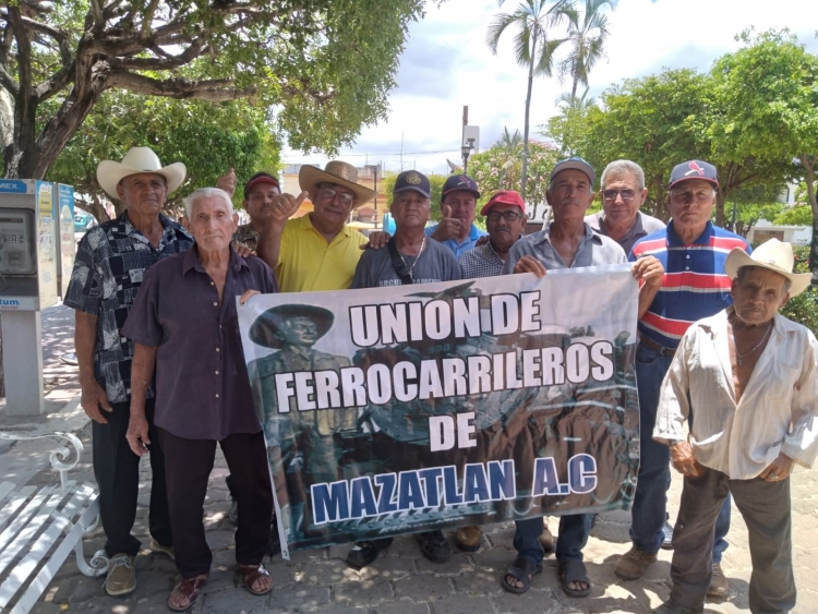 Mueren ferrocarrileros y con ellos la esperanza de su jubilaci&oacute;n