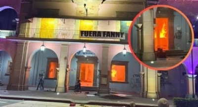 Queman el Palacio Municipal de Apatzing&aacute;n, en Michoac&aacute;n, durante protesta por el asesinato de Carlos Manzo