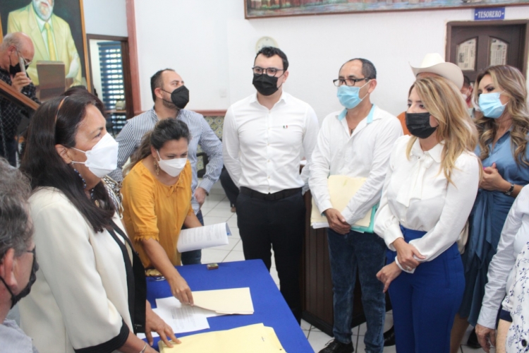 Registra Roxana Rubio su candidatura en el PAN; busca el renacimiento del partido