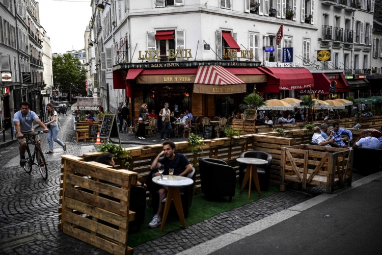 Francia reabre caf&eacute;s y museos tras cierre de 6 meses