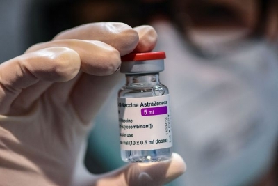 Pa&iacute;ses europeos suspenden vacuna de AstraZeneca; Reino Unido la defiende