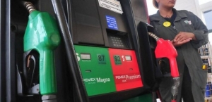 Habr&aacute; una nueva norma para confirmar que gasolineras dan litros completos: AMLO