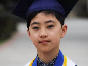Ni&ntilde;o de 12 a&ntilde;os se grad&uacute;a de la universidad... &iexcl;con cinco t&iacute;tulos!