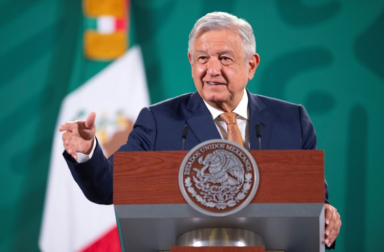 Pide el presidente Obrador al INE que se bajen los sueldos, ¡se rayan!