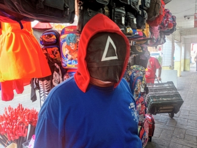 El disfraz del 'Juego del Calamar' repunta las ventas, reportan comerciantes