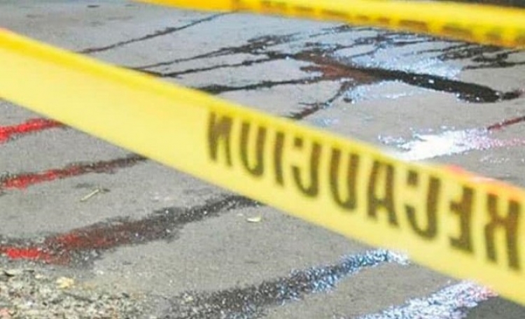 Un grupo de hombres armados irrumpi&oacute; en el velorio de un joven y dispararon contra los dolientes