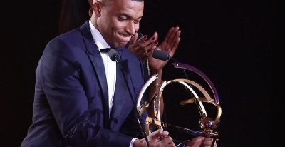 Mbapp&eacute; se despide del PSG consiguiendo su quinto trofeo UNFP