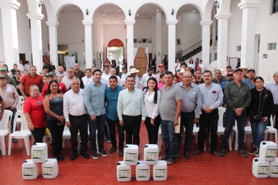 Ayuntamiento de Navolato entrega fertilizante foliar org&aacute;nico para proteger 250 hect&aacute;reas de cultivos