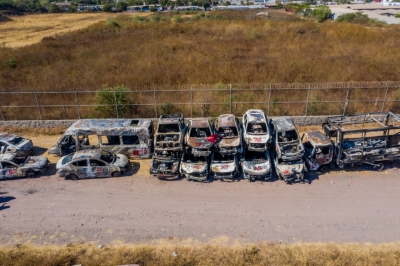 Retiran m&aacute;s de 120 veh&iacute;culos calcinados tras segundo "Culiacanazo"