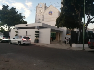 Tres hombres fueron detenidos durante misa en la Iglesia del padre Cuco en Las Quintas