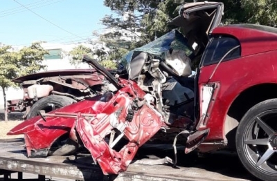 Al momento del accidente conducía un automóvil Ford Mustang, rojo, modelo 1999