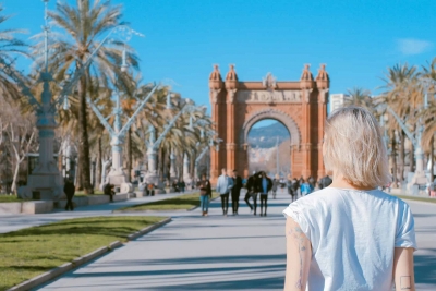 Espa&ntilde;a busca a siete turistas con covid que escaparon de la cuarentena