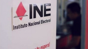 Interponen juicio contra el INE 18 g&oacute;bers; defienden respaldo a AMLO