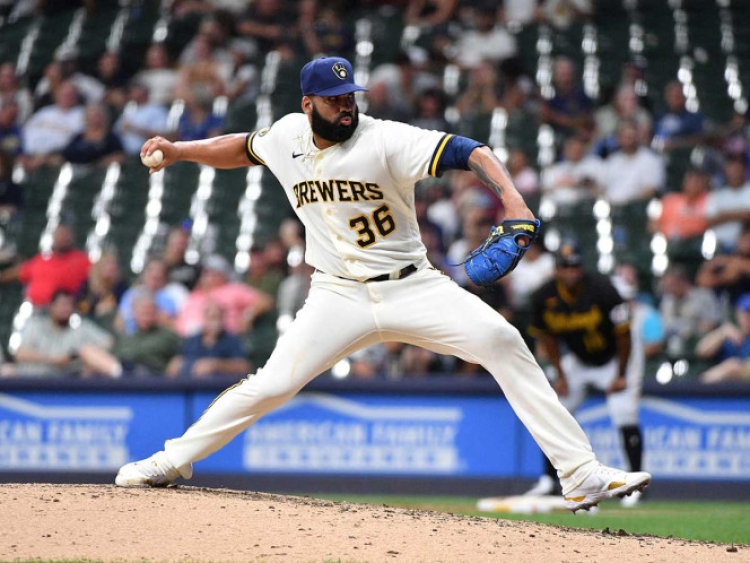 J.C. Mej&iacute;a, pitcher de los Cerveceros, es suspendido por 162 juegos por dopaje positivo de esteroides