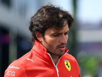 Carlos Sainz abandona el circuito tras sentirse indispuesto, previo al GP de Arabia Saudita 2024