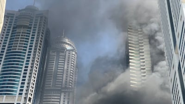 Evacúan a más de 3 mil personas de un edificio en Dubái
