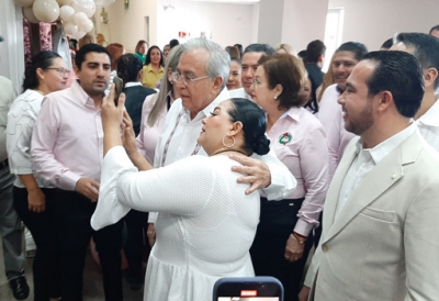 Desayuna RRM con madres stasistas; pide a medios esperar para hablar del tema agr&iacute;cola