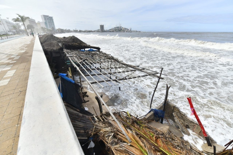 Mazatlán con pérdidas materiales pero saldo blanco tras el paso del Huracán Pamela