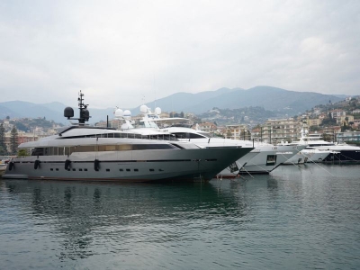 Italia embarga villas y yates de oligarcas rusos cercanos a Putin