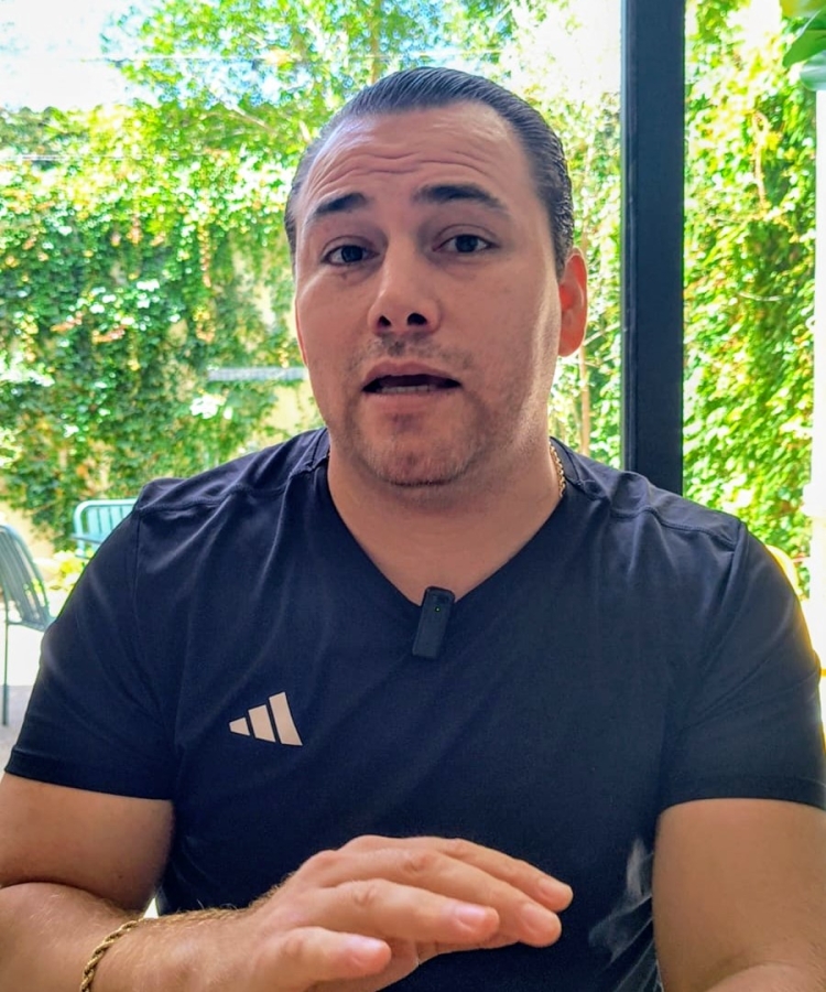 Ciudadanos sobreviven a cr&eacute;dito y entre pagar la luz o comer, sentencia Abel Camacho, aspirante a la gubernatura