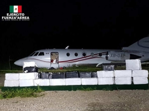 Sedena asegura 369 mdp en coca&iacute;na dentro de una avioneta en Chiapas