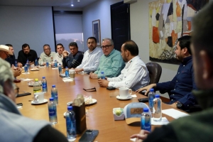 El gobernador Rocha sostiene reuni&oacute;n de trabajo con dirigentes agr&iacute;colas; eval&uacute;an apoyos al campo