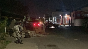 En Barrancos, Culiacán, localizan a un hombre asesinado a balazos; tenía las manos atadas hacia la espalda