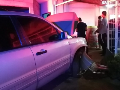 Dos j&oacute;venes resultaron heridos luego del accidente ocurrido en la colonia La Costera