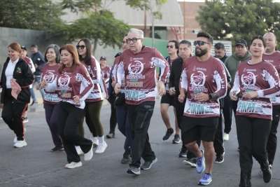 Rocha Moya da el banderazo inicial del Primer Medio Marat&oacute;n ISDE 2024