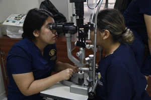 La conjuntivitis estacional aumenta en estas fechas y afecta principalmente a ni&ntilde;as, ni&ntilde;os y adolescentes; hay que acudir con un especialista