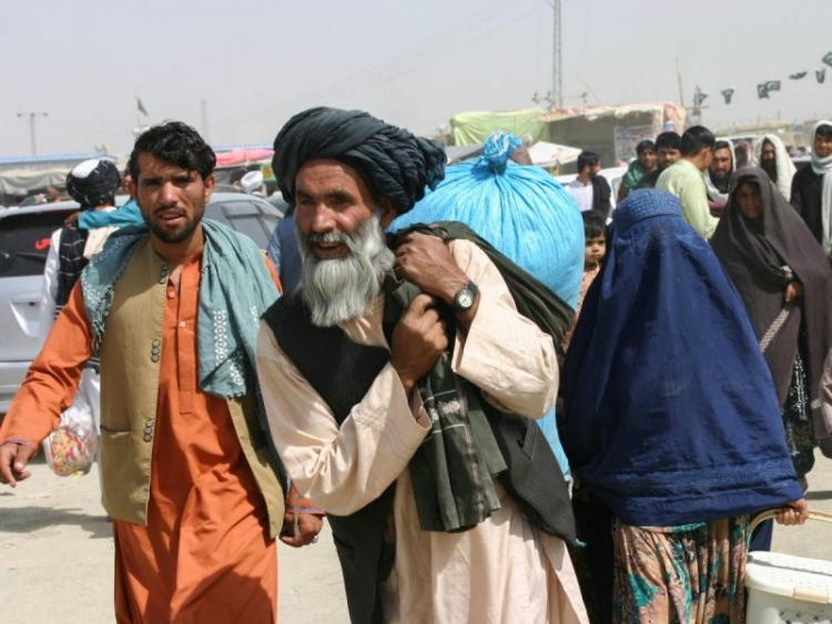 Régimen talibán en Afganistán ofrece comida a cambio de trabajo