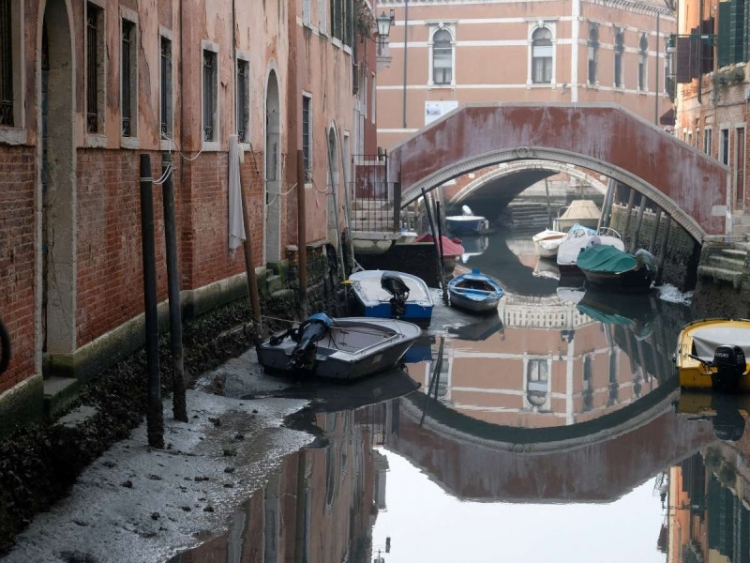 Canales de Venecia están sin agua y temen nueva sequía en Italia
