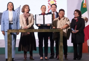 Universidad Rosario Castellanos tendr&aacute; sedes en las 32 entidades del pa&iacute;s; Gobierno Federal firma decreto