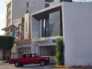 Balean un domicilio y una camioneta en la Isla Musala