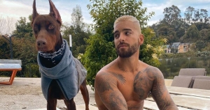 Maluma recorre las calles de Oaxaca con su perro