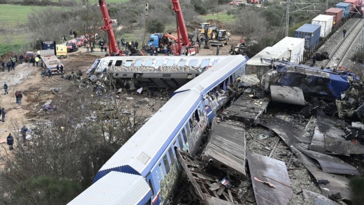 Choque de trenes en Grecia deja 36 muertos y más de 80 heridos