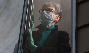 Las personas mayores de 60 a&ntilde;os son el grupo con m&aacute;s muertes por el COVID-19